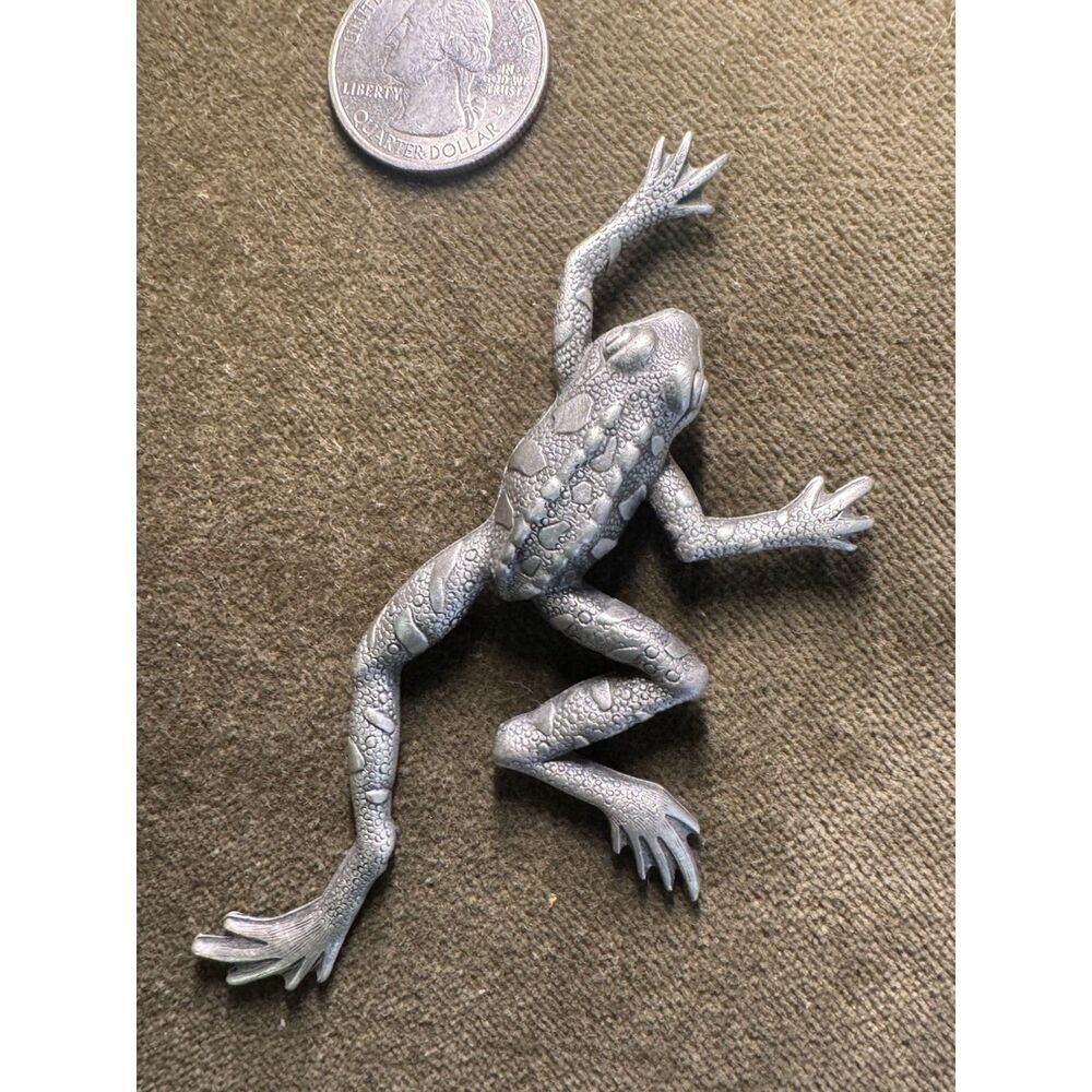 JJ Frog Brooch Pin Pewter Tone Realistic Frog Jewelry